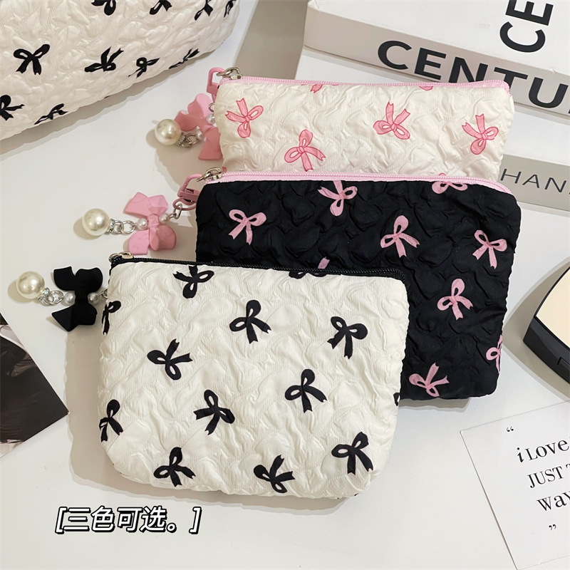 Nueva bolsa de almacenamiento de dormitorio de estudiantes de nicho de arco de maquillaje portátil de gran capacidad para salir a lavar