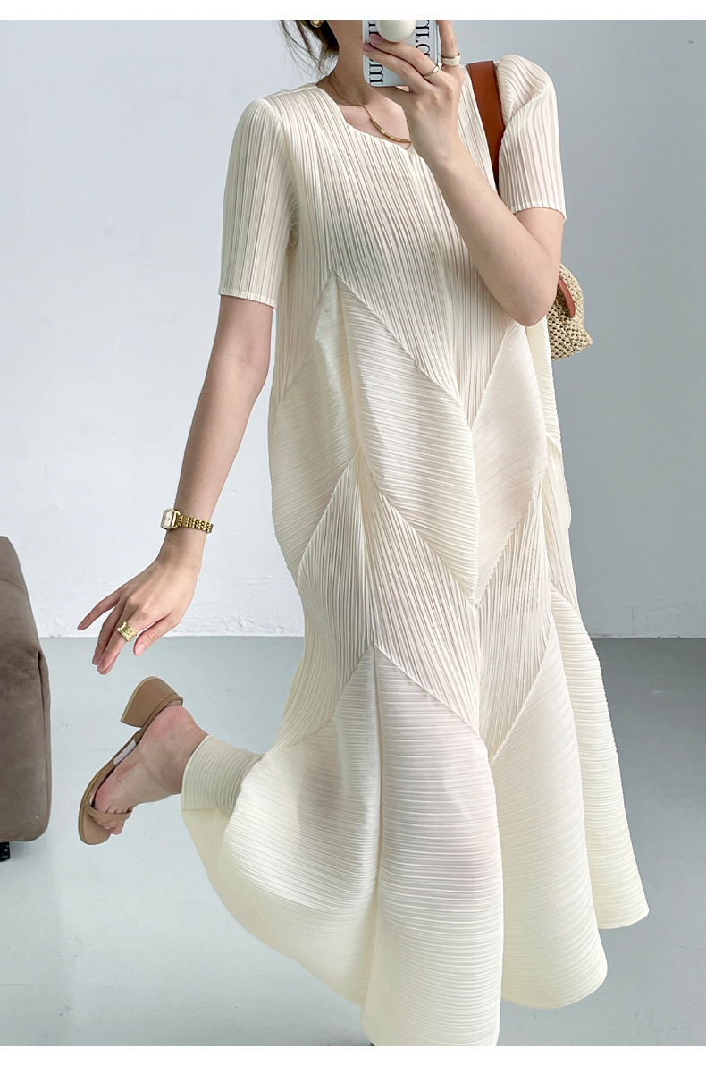 Đầm xếp ly ngắn tay họa tiết hoa nụ phong cách Pháp — Màu đen chi tiết 18