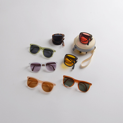 New Foldable Kids Sunglasses for Boys and Girls, Summer Outdoor Travel UV Protection Baby Sunglasses for Children Trendy