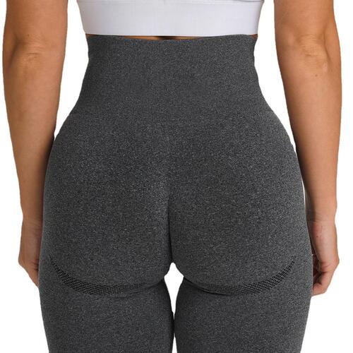 European and American seamless knitting small crescent-shaped hip-lifting sweat-wicking yoga pants for exercise and fitness, sexy and hip-displaying women