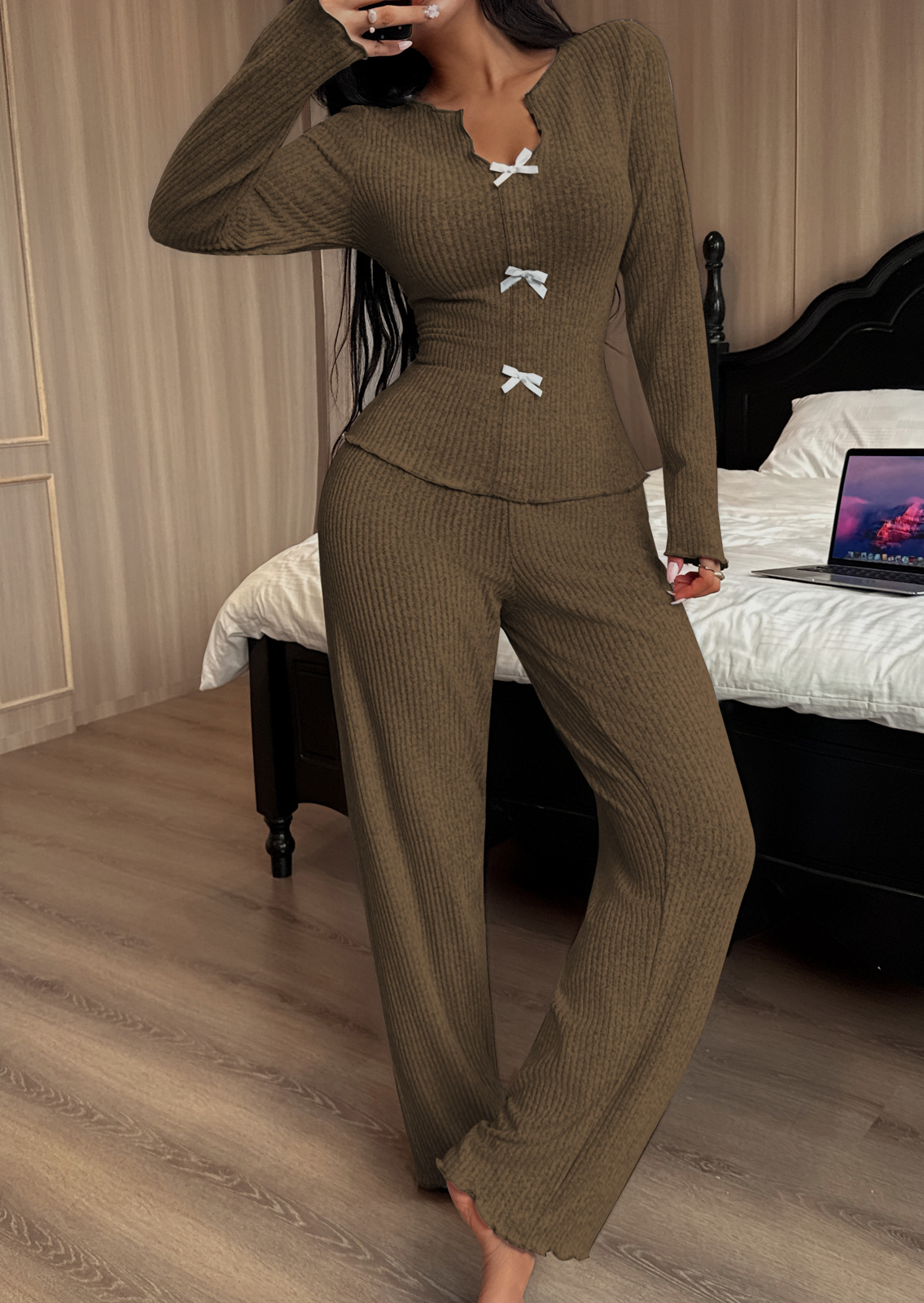 Dam pyjamasset stickad med rosett v-ringad topp och byxor_voghion.com