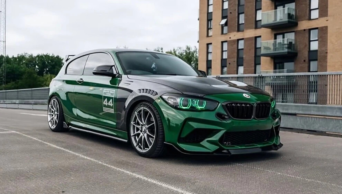 Suitable for BMW 1 Series hatchback modified carbon fiber perforated fenders, BMW 2 Series F22 mud flaps and fenders