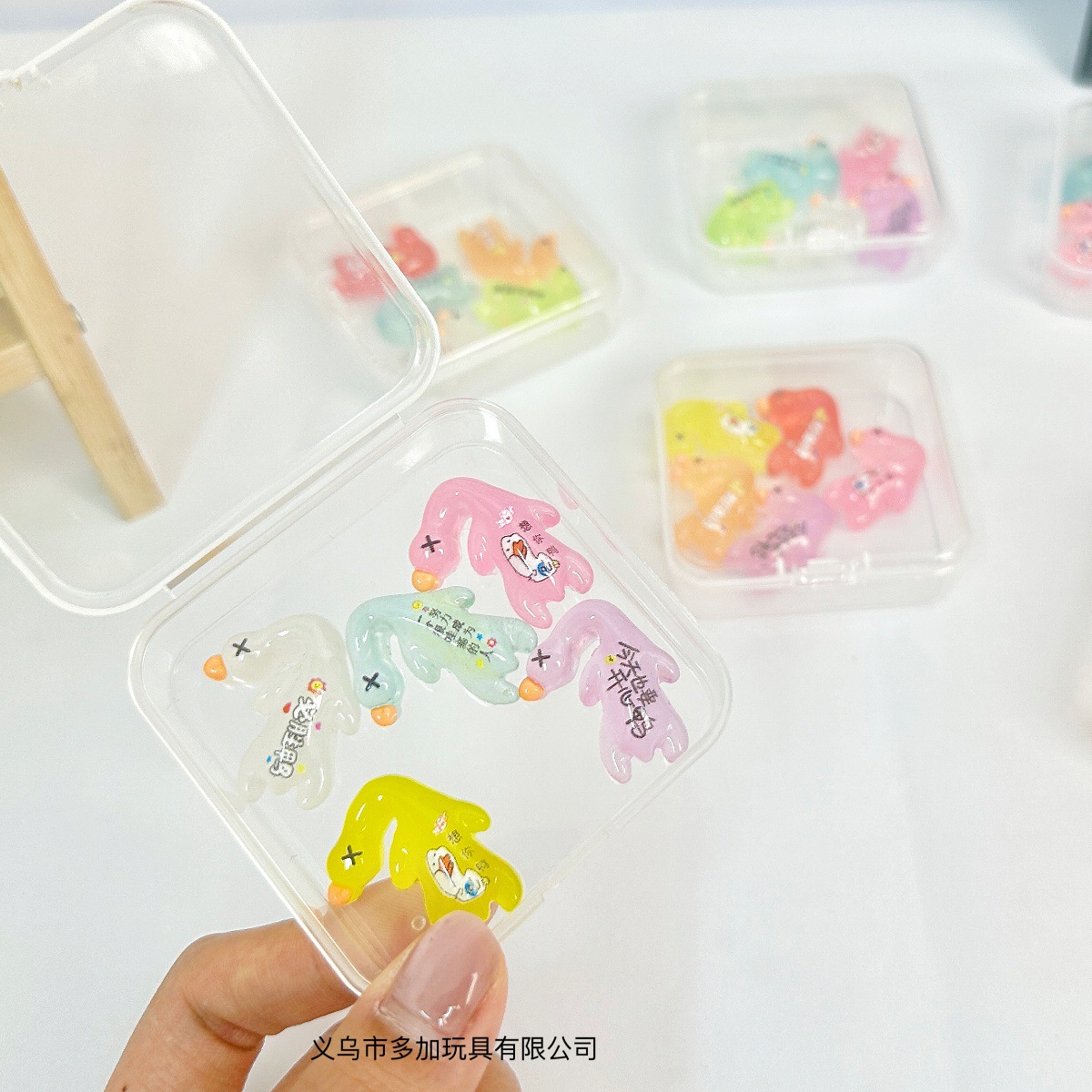 B pato colorido, pato asado luminoso con caja de almacenamiento, accesorios de resina Diy, llavero, parche de refrigerador, juego de moda, colgante de mochila escolar