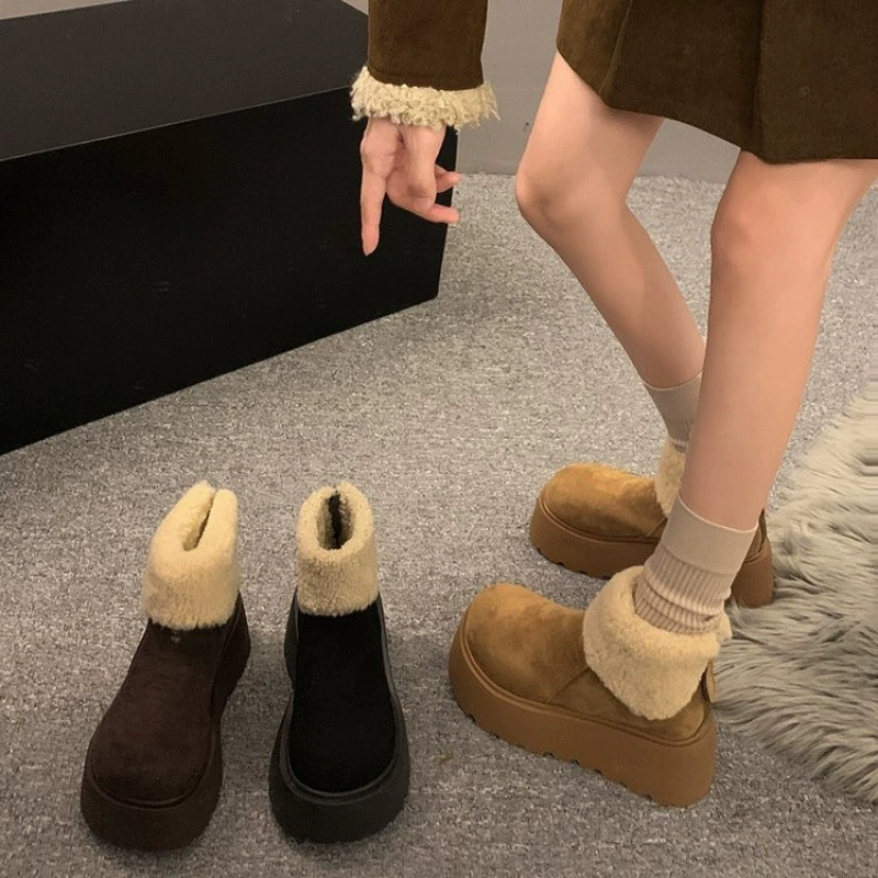 Fashionable high warm boots, shoes platform