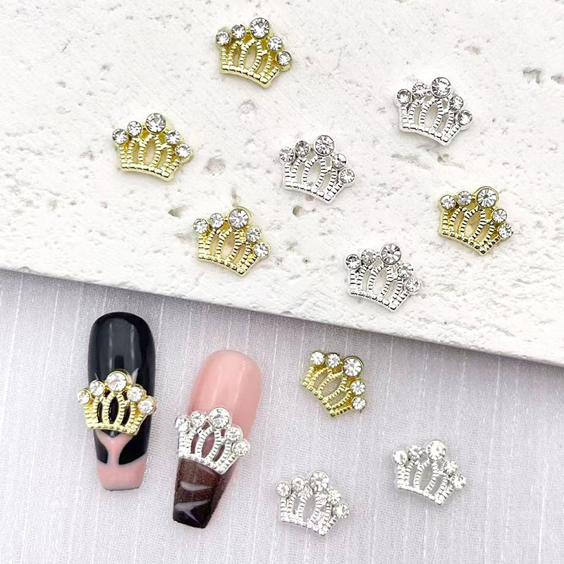 Cross-border hot-selling nail art crown accessories, iridescent heart-shaped sparkling rhinestones, vintage light-luxury wearable nails, gold tips wholesale