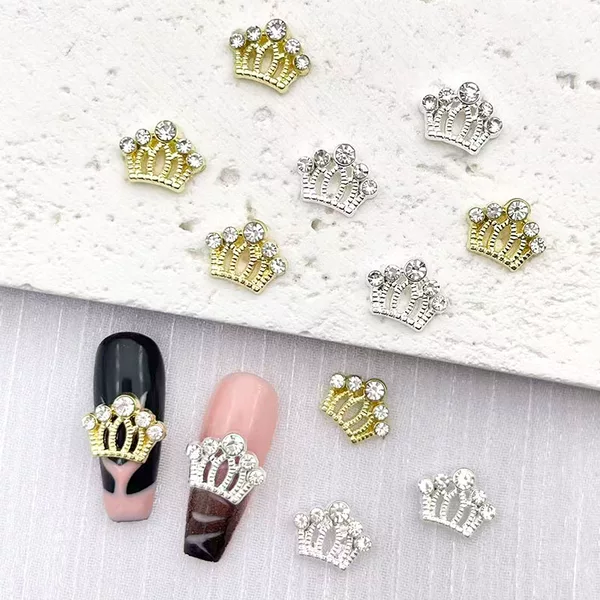 Cross-border hot-selling nail art crown accessories, iridescent heart-shaped sparkling rhinestones, vintage light-luxury wearable nails, gold tips wholesale