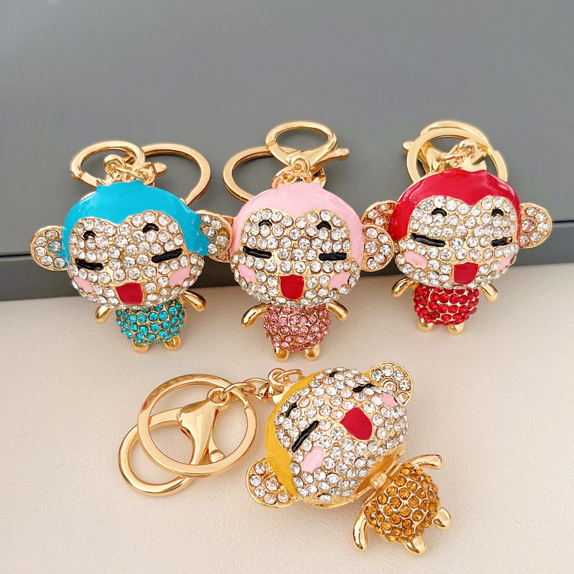 生肖卡通可爱合金水钻嘻哈猴子钥匙扣包包挂件动物情侣精致礼品