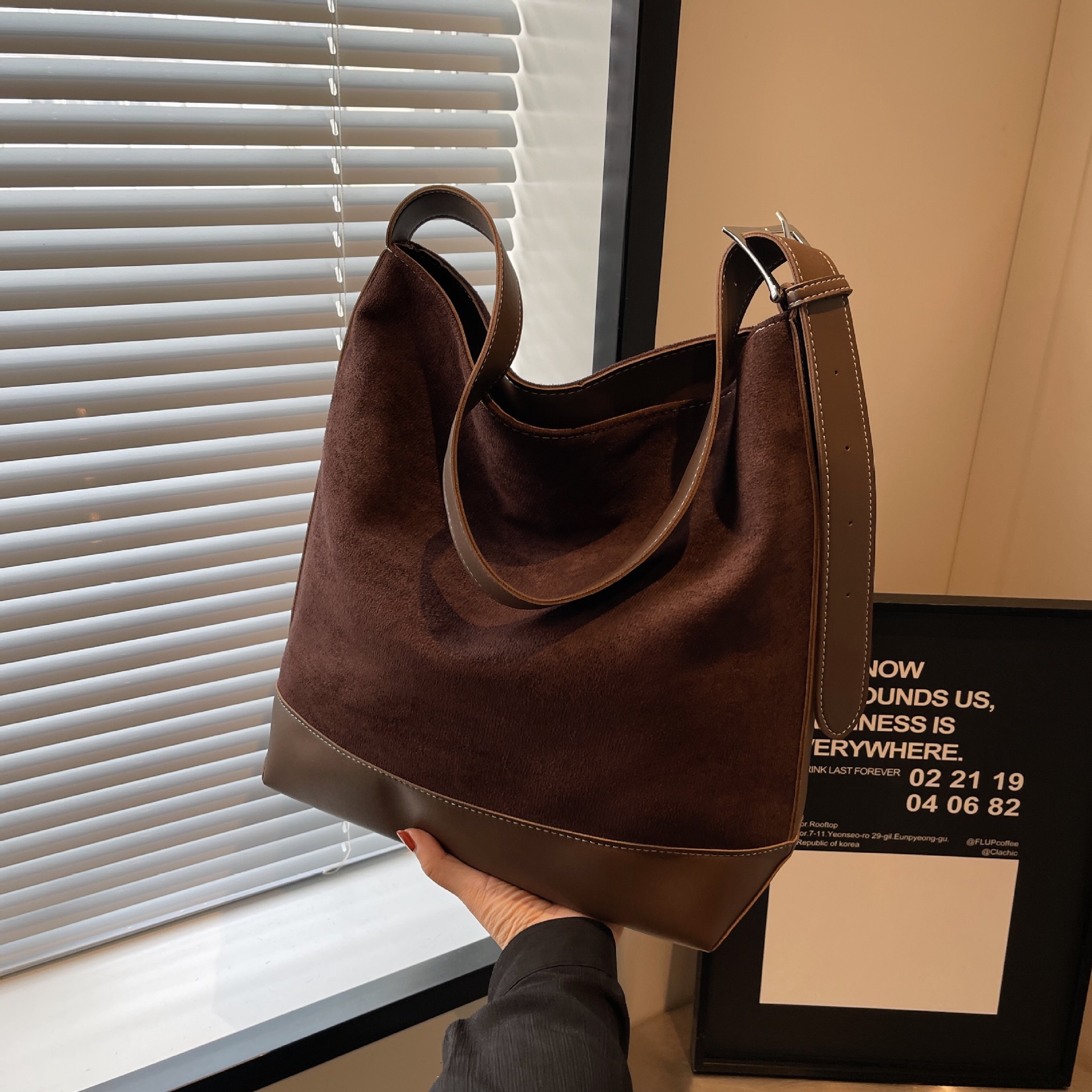 Advanced Suede For Women 2024 New Fashionable Texture Shoulder Bag, Large Capacity Crossbody Bucket Bag_voghion.com