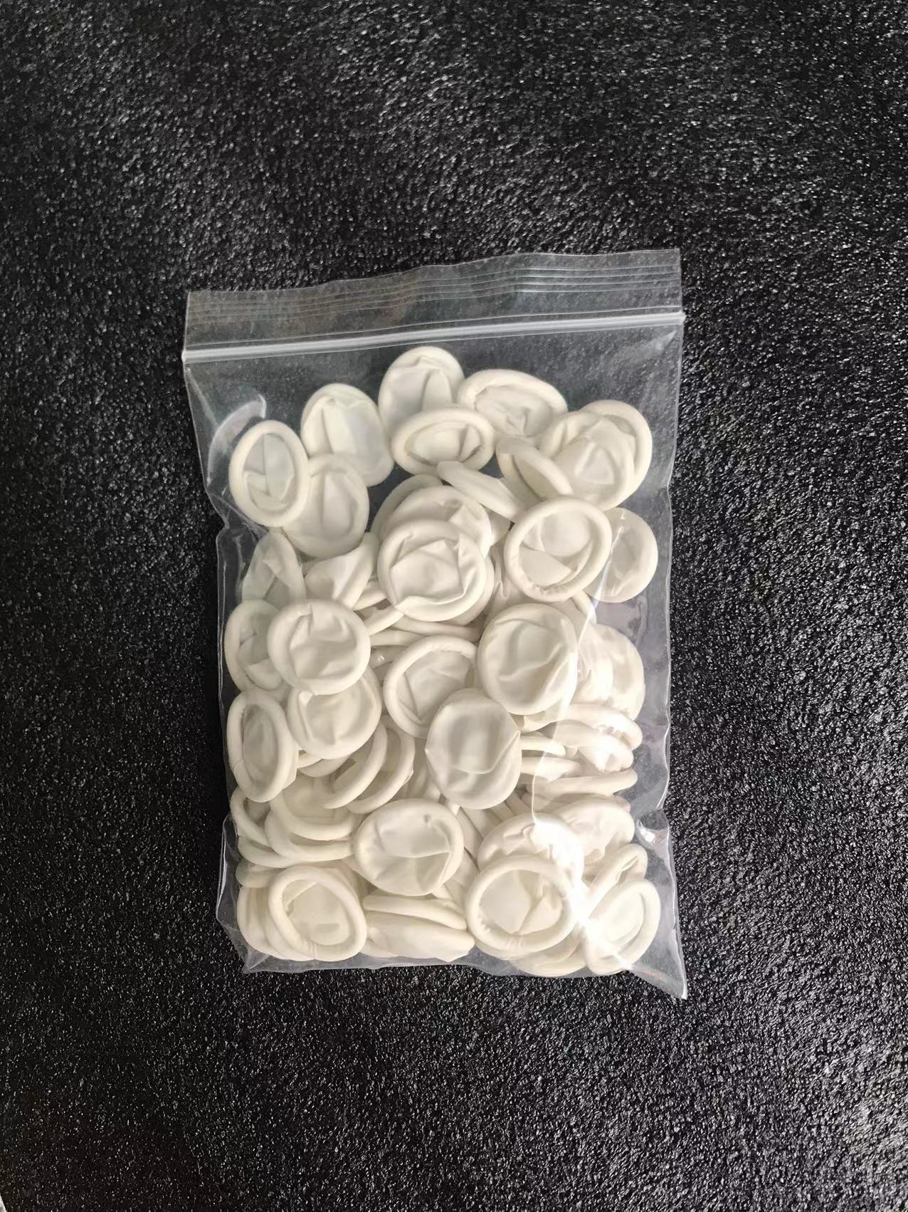 Cubierta de dedos blanca Cubierta de dedos fina a prueba de polvo de látex grueso Cubierta de dedos protectora desechable con boca enrollada