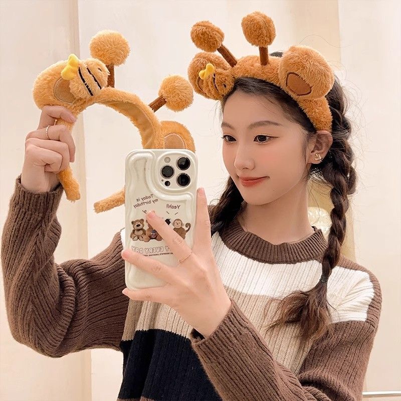 Teddy Bear Bee tocado muñeca lindos brazo de cabeza lavado de cara brazo de cabello para mujeres 2024 nuevo estilo de foto pastilla de cabello adornamiento de cabello otoño