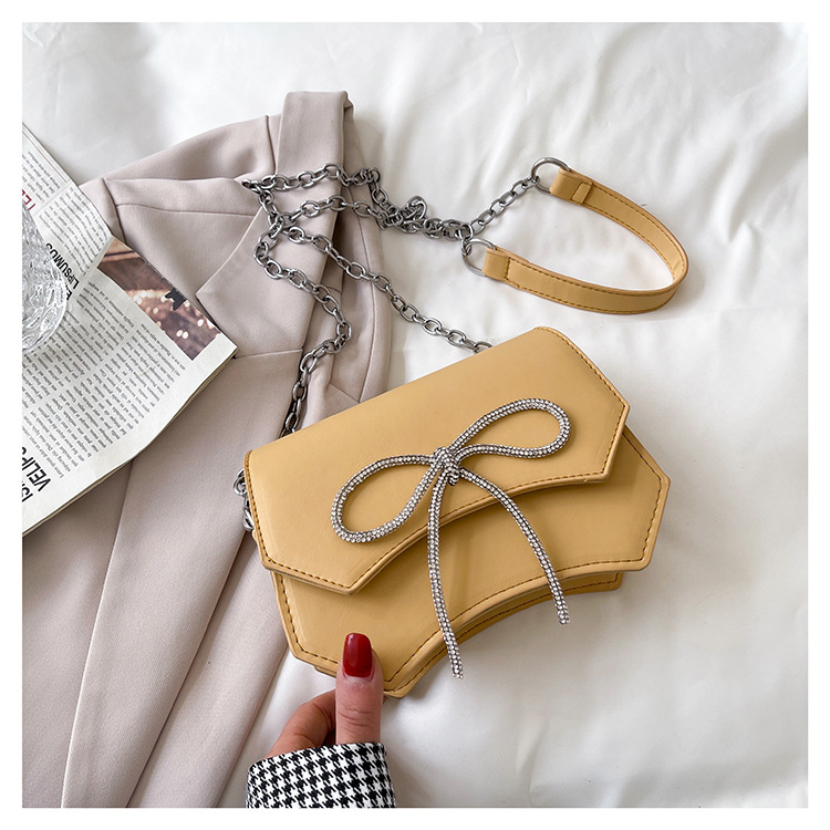 Women's Small Pu Leather Solid Color Classic Style Shell Magnetic Buckle Shoulder Bag Crossbody Bag Chain Bag display picture 3