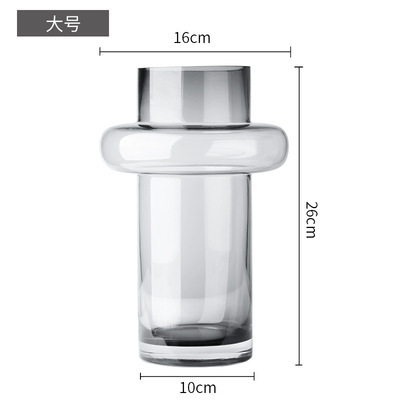 작은 허리 큰 연기 회색