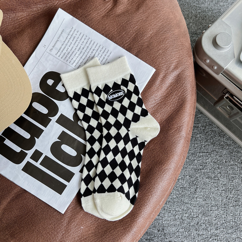 はくしょくひし形