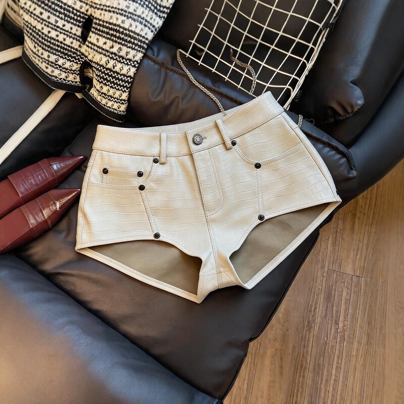 2026 new retro crocodile-pattern PU leather shorts for women, high-waisted, slimming, trendy, versatile, casual hot pants for fall and winter 2026 new retro crocodile-pattern PU leather shorts for women, high-waisted, slimming, trendy, versatile, casual hot pants for fall and winter