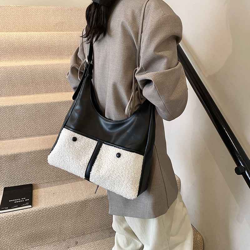 Otoño y invierno color de cordero bolso especial para mujeres 2025 nuevo estilo de moda bolso de hombro para viajes versátil bolso de mochila