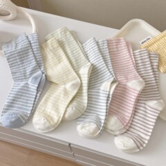 春夏の薄いタイプの通気性の女性の靴下