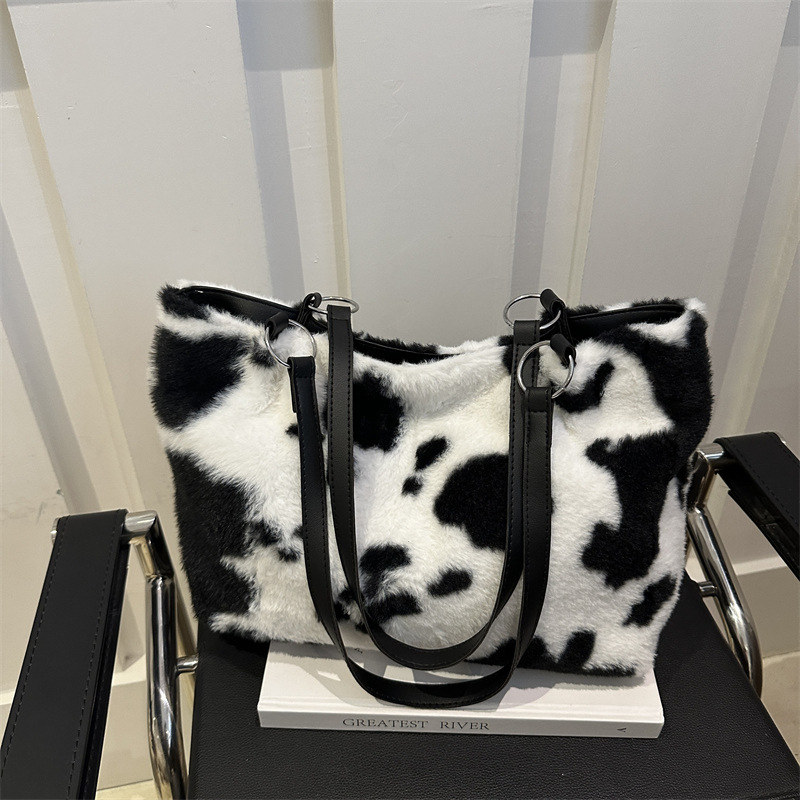 Bolsa de peluche de invierno para mujeres coreanas, moda, leche, bolso de gran capacidad, bolso de hombro de nicho 2024