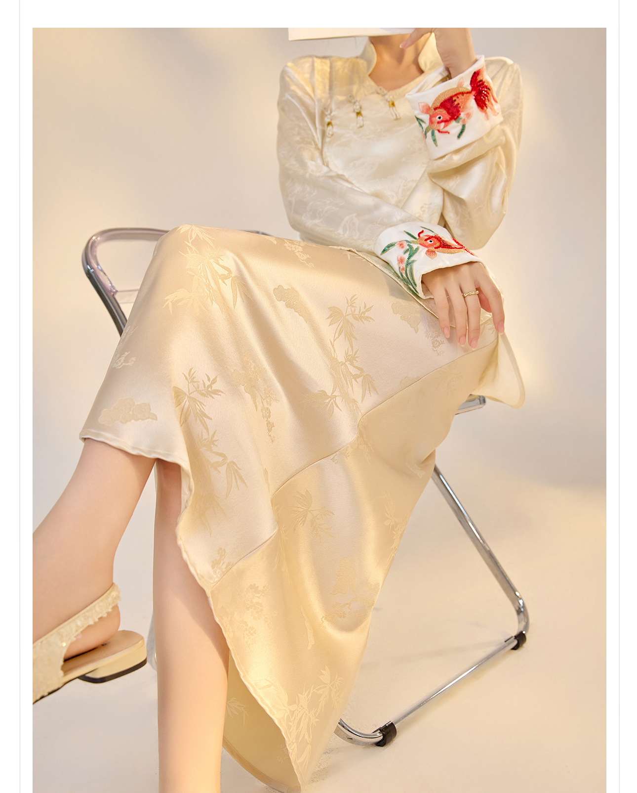 Chân váy midi acetate in hoa phong cách Trung Quốc mới 2025, dáng dài vạt rộng — Màu đen, Màu vàng, Màu hồng, Màu trắng chi tiết 9