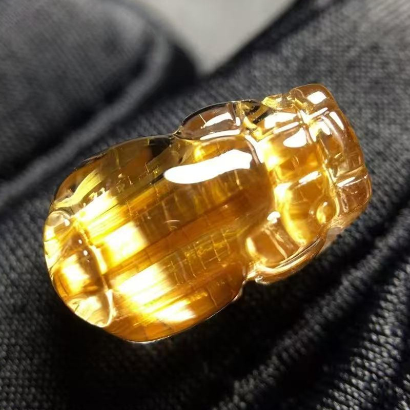 天然巴西钛晶板钛晶顺发金发晶顺发小貔貅水晶钛晶貔貅原石吊坠