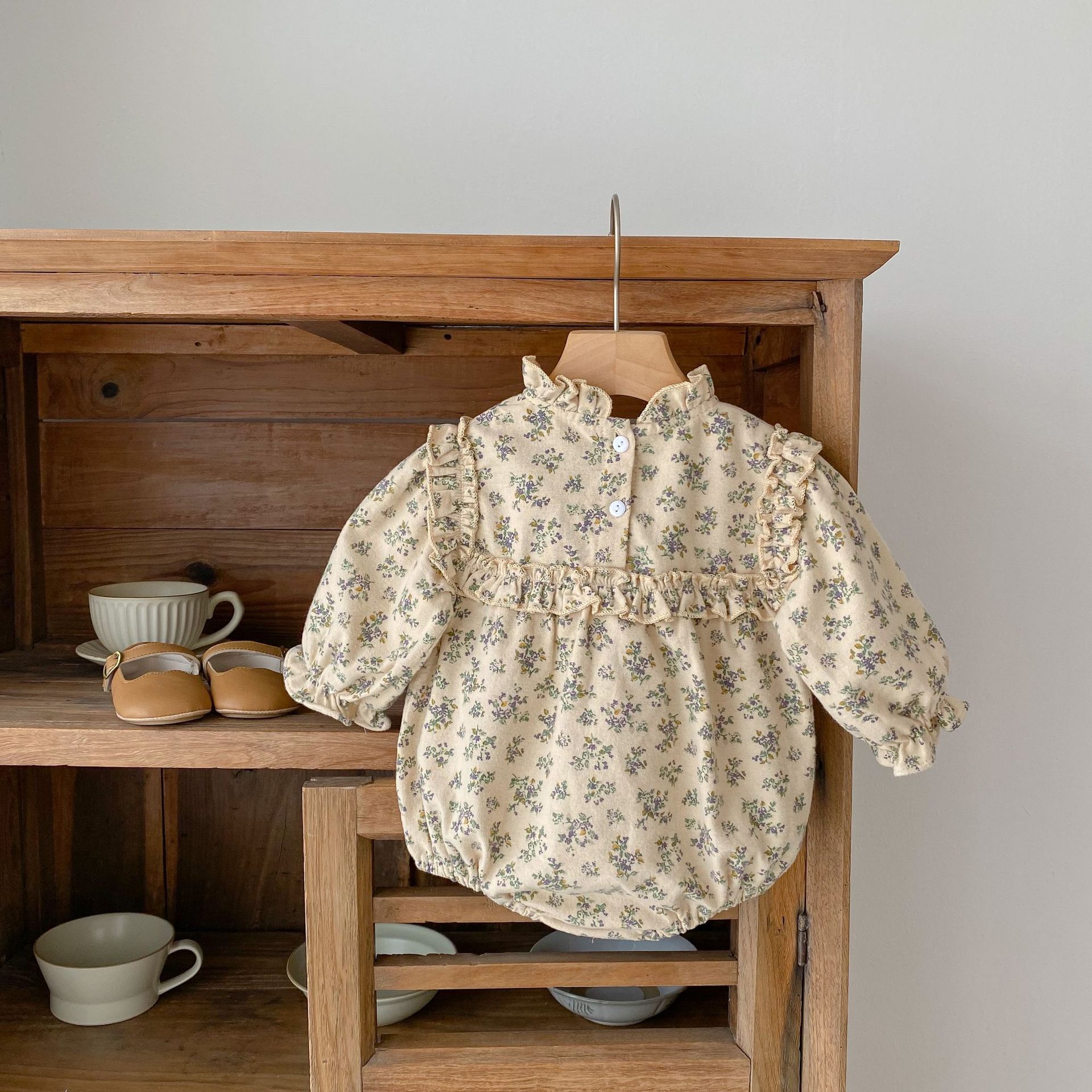 Ins 2024 spring clothing for baby girls, infants young children, broken flowers and trees, ear collar, long sleeved_voghion.com