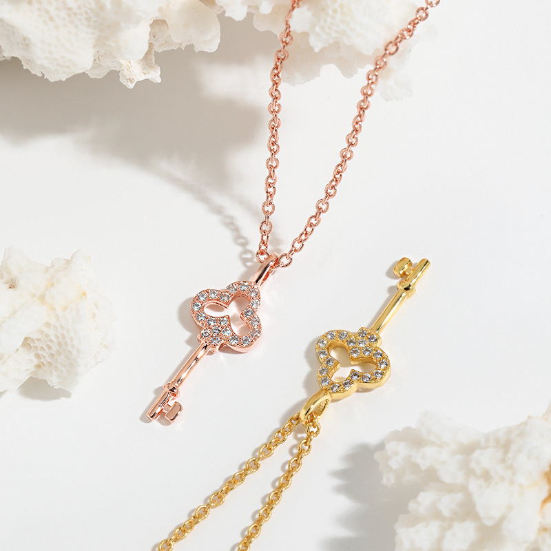 Colored gold clover zircon hollow short collarbone chain irregular INS minimalist artistic style lucky key necklace_voghion.com