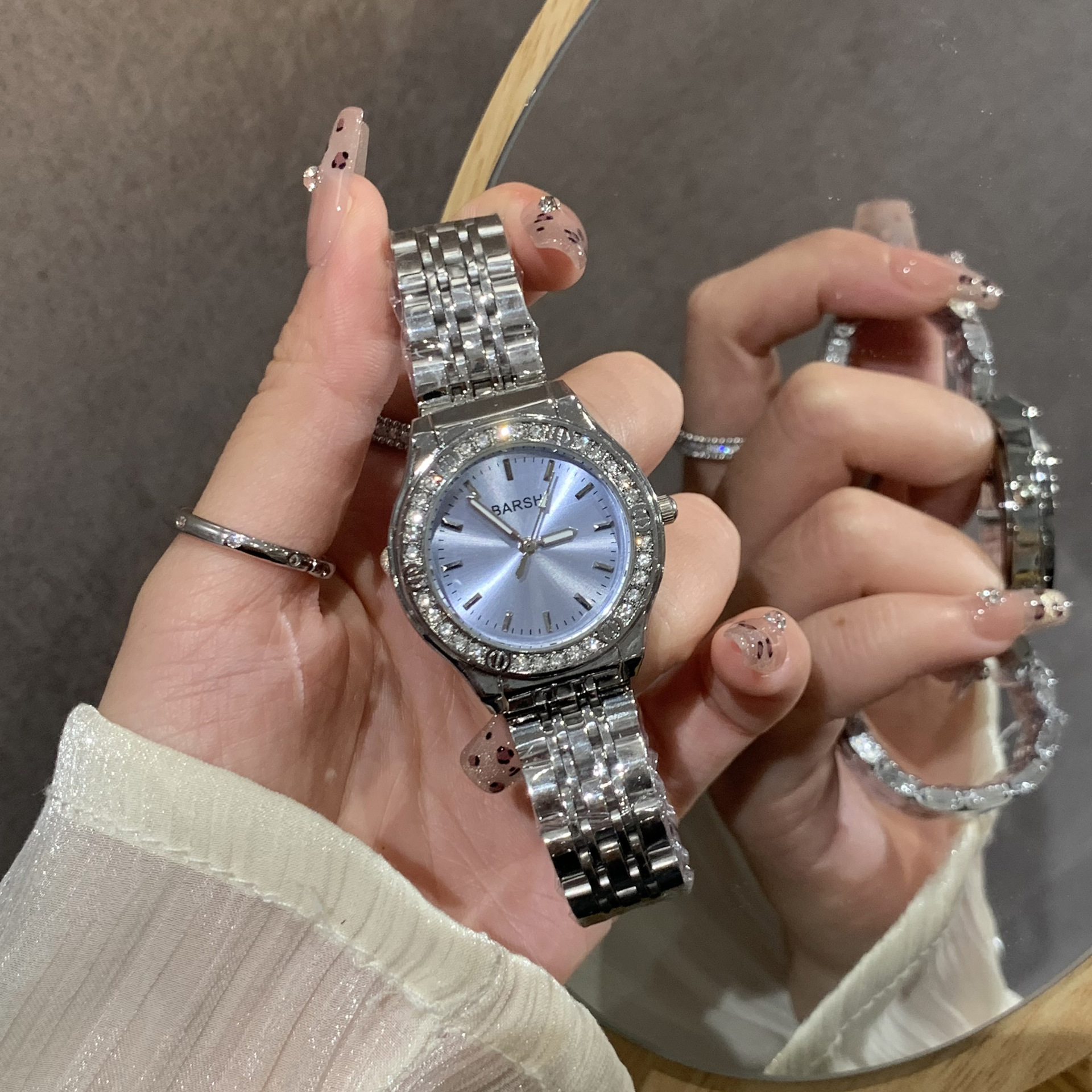 New Minimalist Elegant Lightweight Luxury Fashion Women's Watch with Diamond-Embedded Steel Band High-Grade Appearance Direct Factory Sales Hot-Selling Model