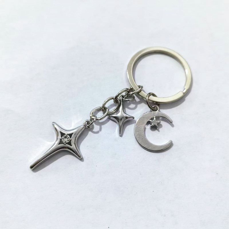 Moda nueva estrella de aleación hueco llavero adornos pareja hombres y mujeres bolsa colgante lindo mochila adornos