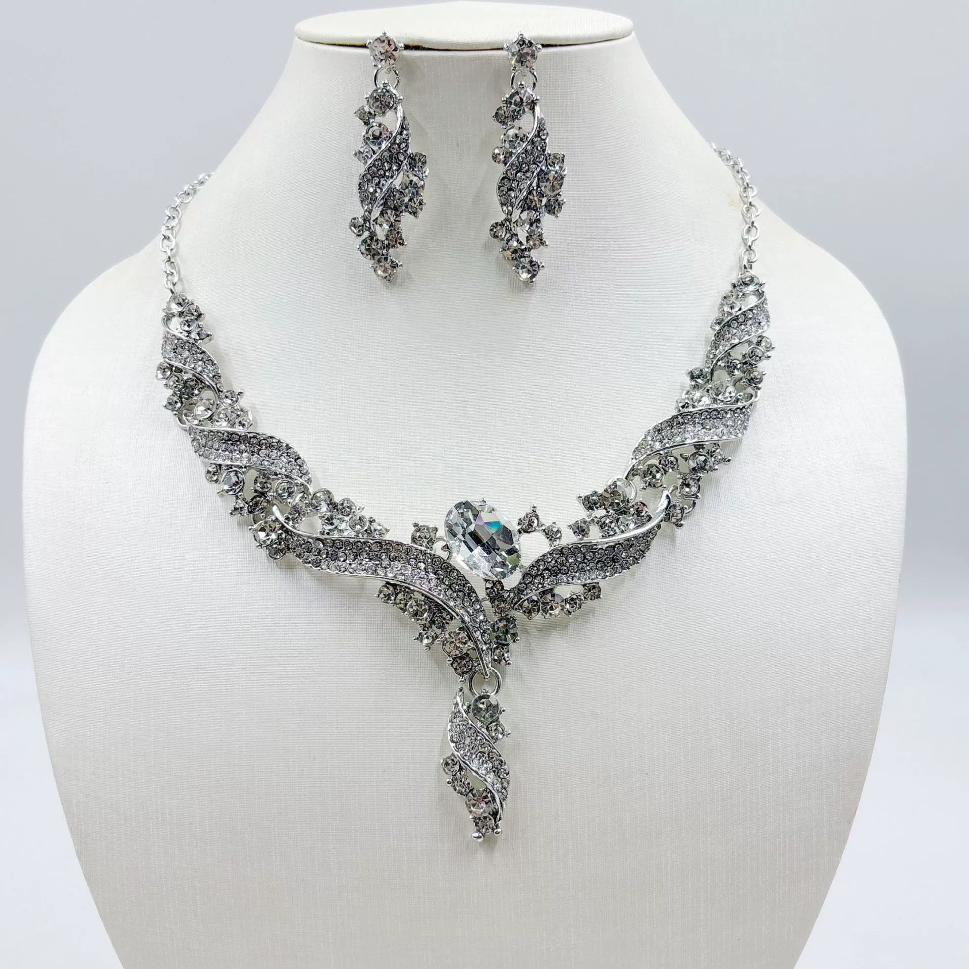 Горн Necklace for bride, (Cross-border trading), European style, diamond encrusted, direct factory sales