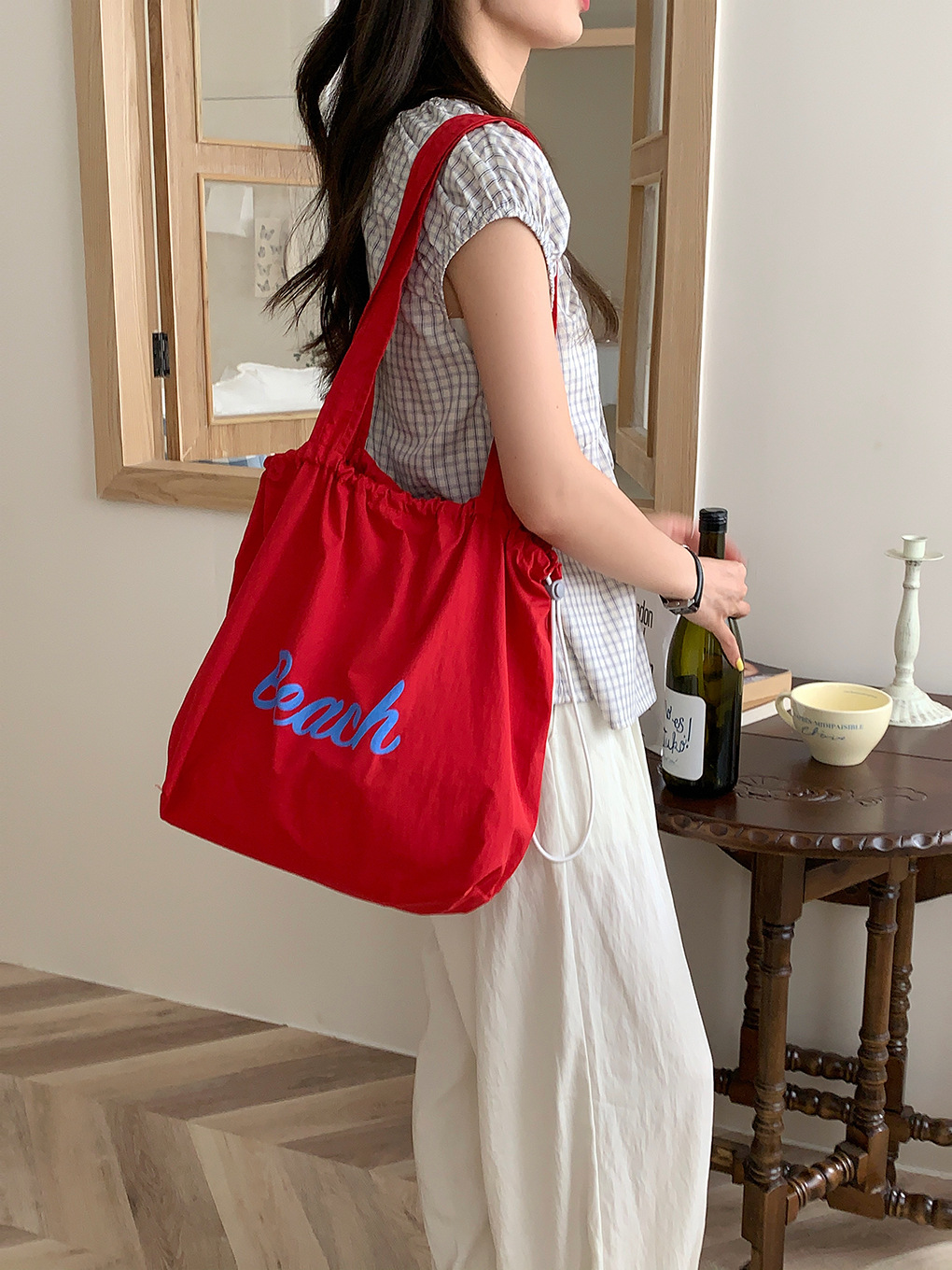 Capacious shoulder bag