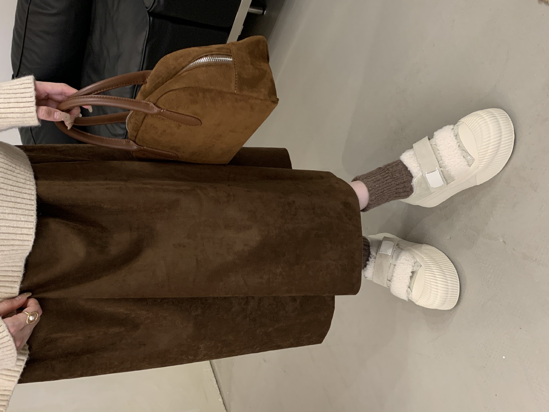 Chaussures ShoeGlobe Grape Mom Automne Hiver Nouvelles Chaussures en cuir véritable à semelle épaisse et doublure en velours épais, chaudes et décontractées, couleur blanc biscuit, pour femmes_voghion.com