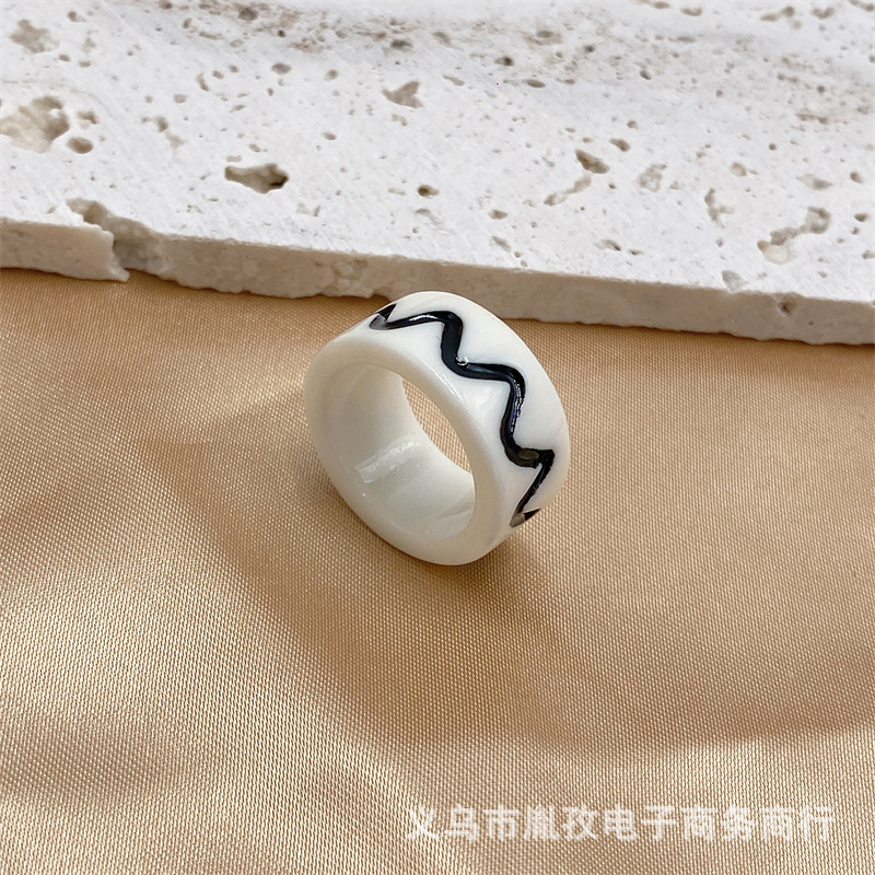 Nueva Corea del Sur ins estilo nicho personalidad onda línea hecha a mano pintura al aceite pintado resina anillo transfronterizo