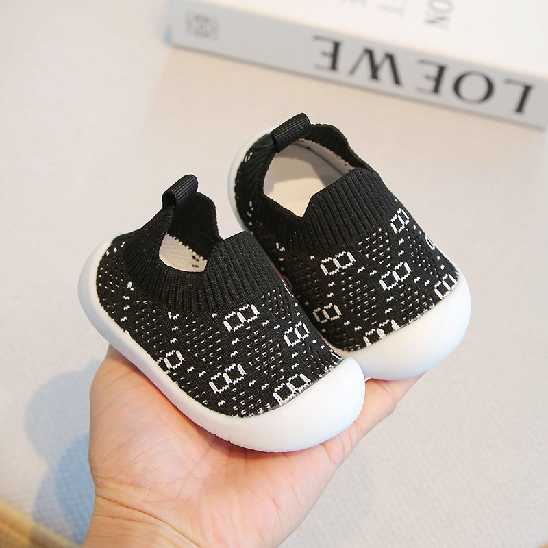 Zapatos de bebé zapatos de bebé de suela blanda zapatos deportivos antideslizantes transpirables de todo fósforo primavera y otoño nuevos zapatos de moda para niños al por mayor
