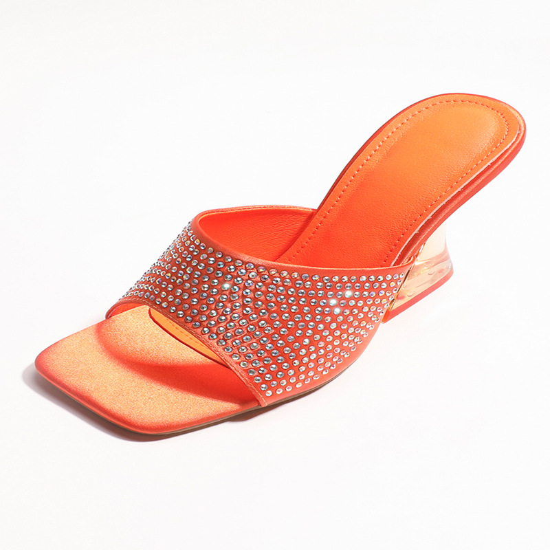 Pantofole primaverili con strass trasparenti a una linea e tacchi alti_voghion.com