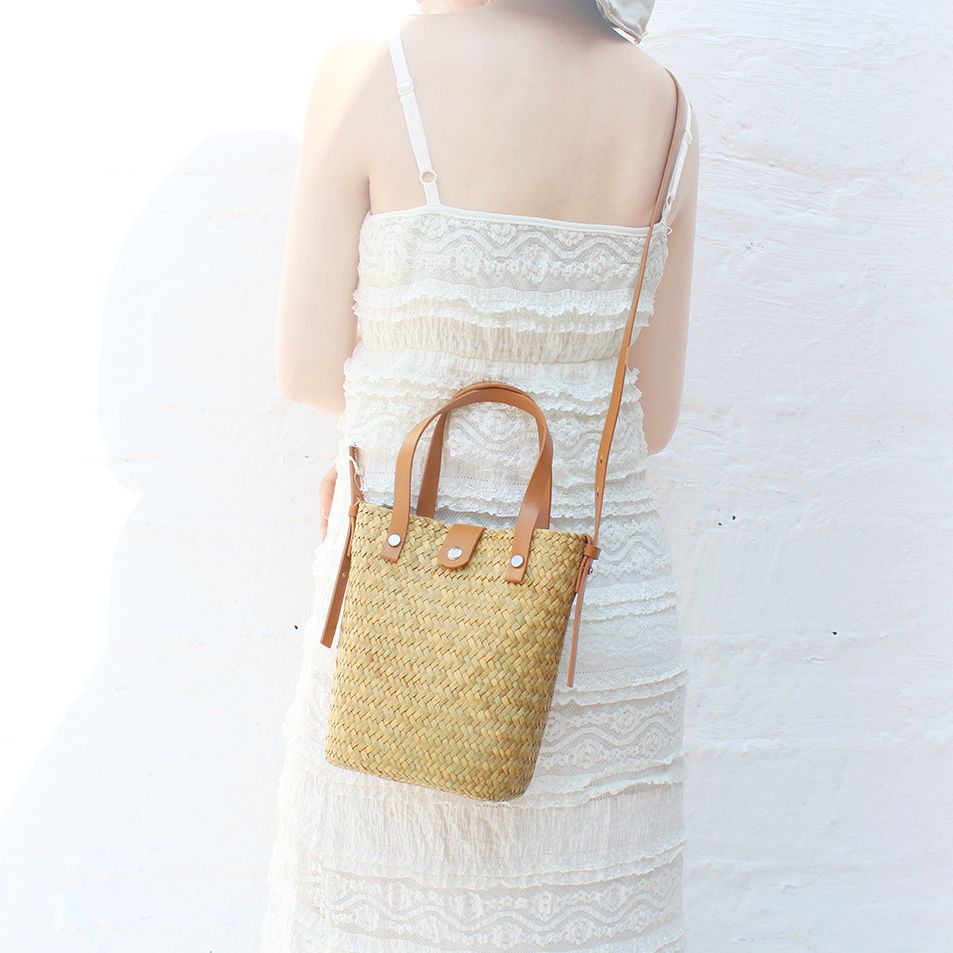 Straw hand-woven crossbody bag niche all-in-one shoulder purse beach holiday Raffia mobile phone bag women's bag