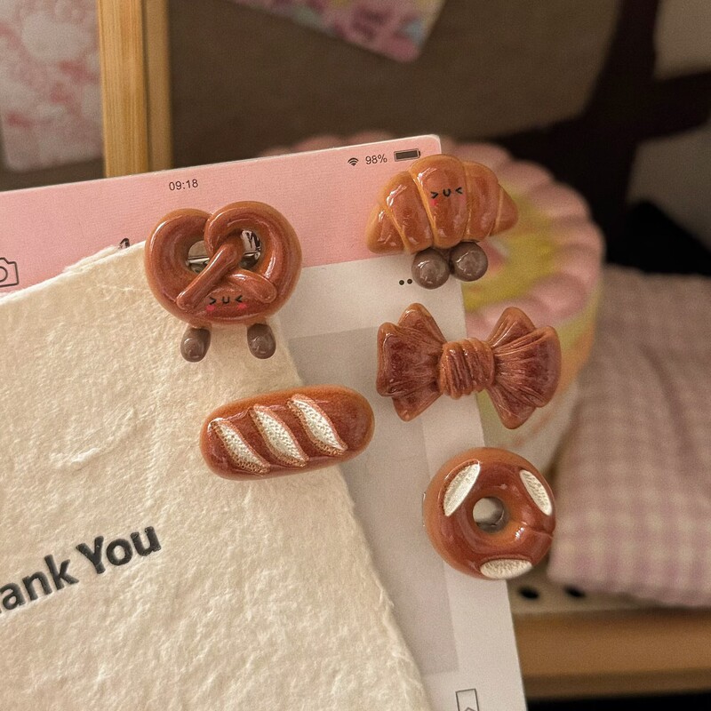 Coffee-Colored Simulated Bread Donut Hair Clip, Fun and Sweet Girly Style Duckbill Clip Hairpin Hair Accessory Wholesale Clip Coffee-Colored Simulated Bread Donut Hair Clip, Fun and Sweet Girly Style Duckbill Clip Hairpin Hair Accessory Wholesale Clip