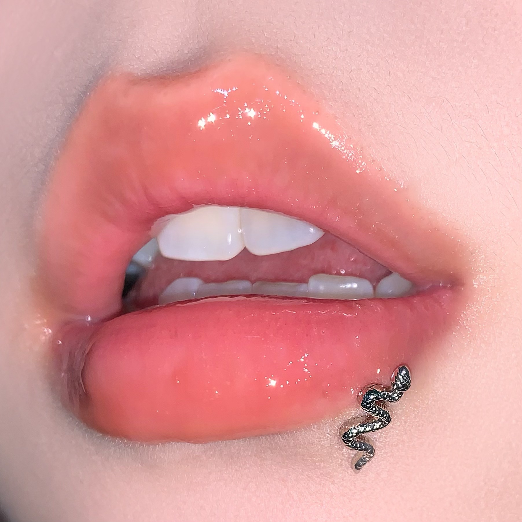 Pointed titanium steel lip stud product view