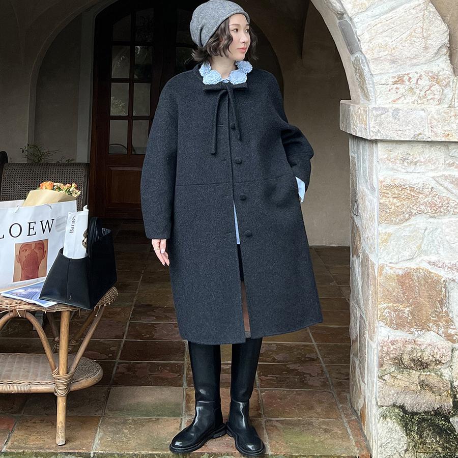 Woolen demi-season woolen coat with bow