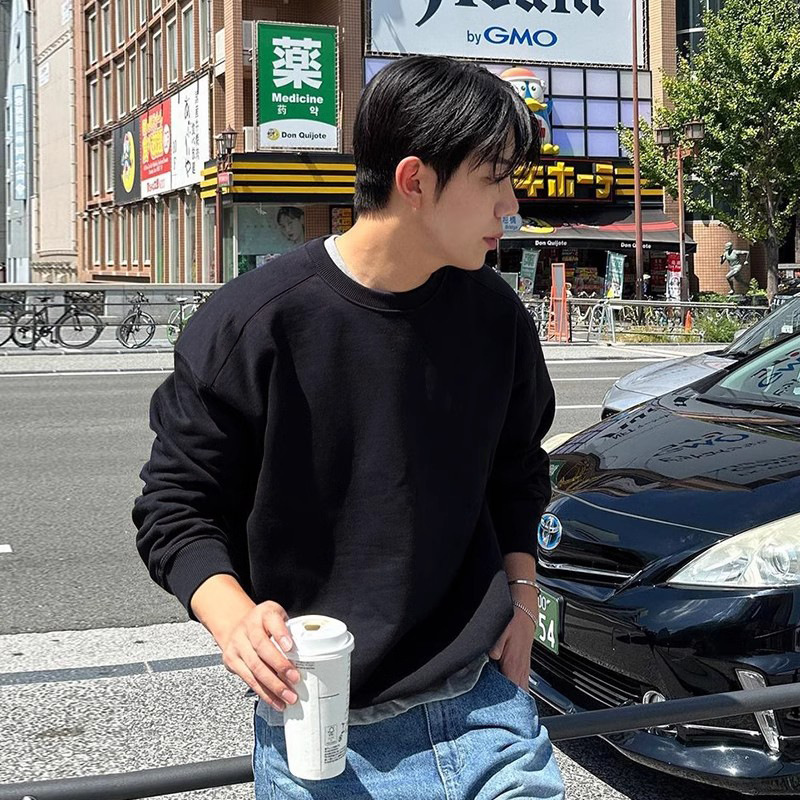 블랙 라운드넥 스웨트셔츠 레귤러 스타일 - 솔리드 컬러 [GL]