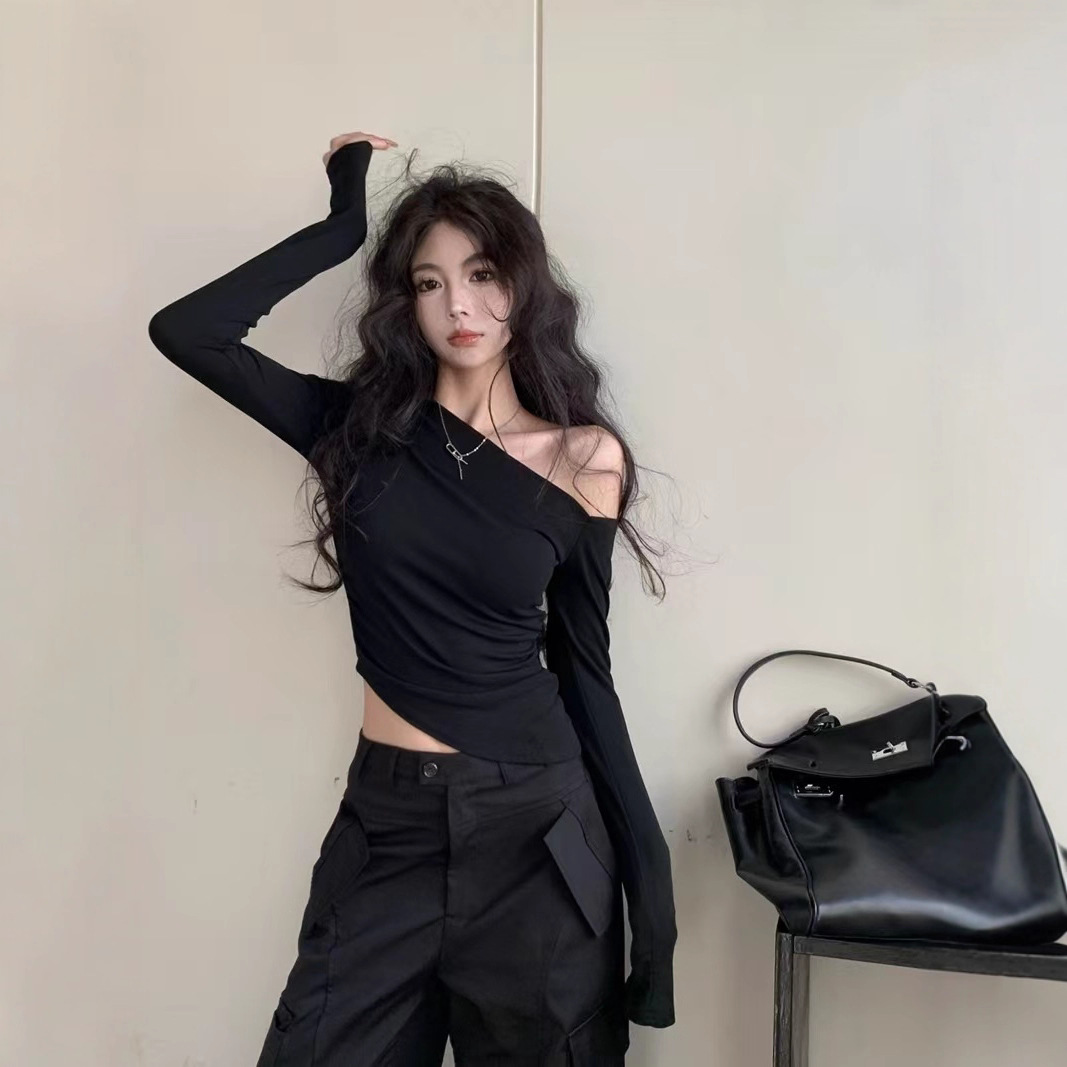 Black Sexy Off-Shoulder Shirt for Women, Autumn Design, Irregular Slim Fit, Short Bottoming Shirt, Long-Sleeved Top