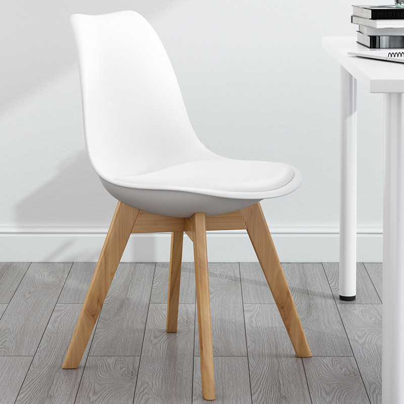 Silla de comedor nórdica hogar respaldo de plástico mesa de comedor y silla de madera maciza Eames silla simple mesa de comedor moderna taburete de comedor