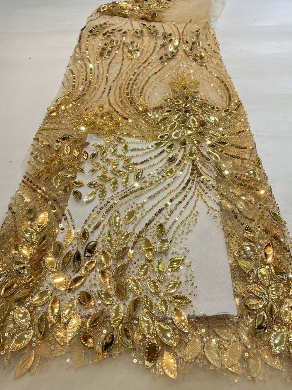 Púrpura negro oro láser pieza de tubo de cuentas bordado de alta definición ropa de rendimiento moda estilo étnico tela de bordado de lentejuelas pieza de tela láser