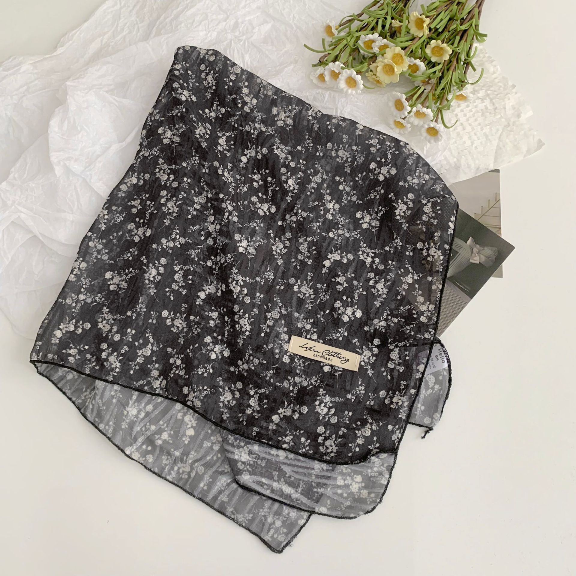 Bufanda de seda, bufanda cuadrada pequeña, sentido de alta gama, sentido de la atmósfera de todo fósforo coreano, pañuelo fino de primavera y verano, accesorios para el cabello pastoral femenino de verano