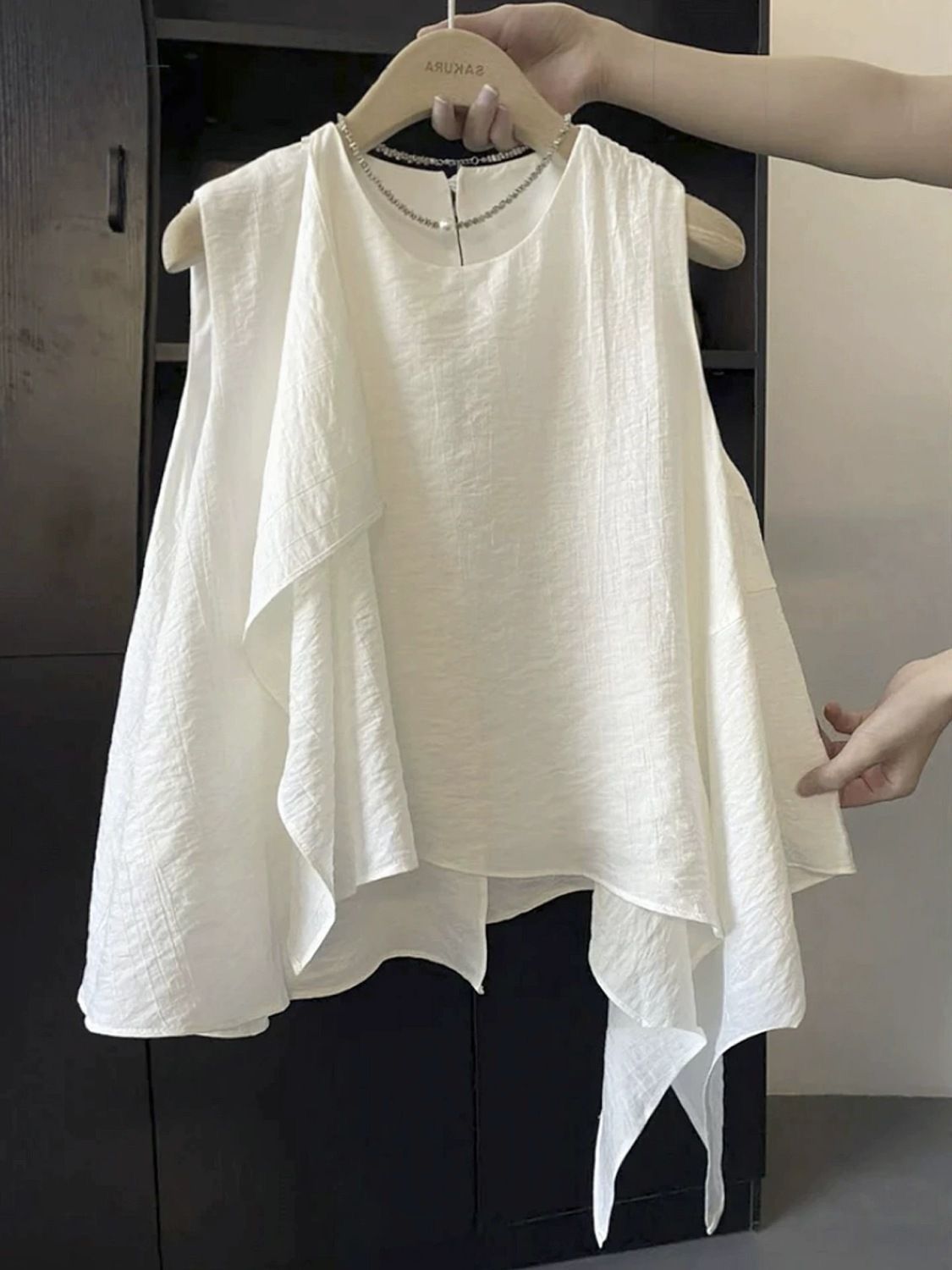 年流行推荐~初茶锭蕊!韩系风不规则荷叶边飘带无袖衬衫女