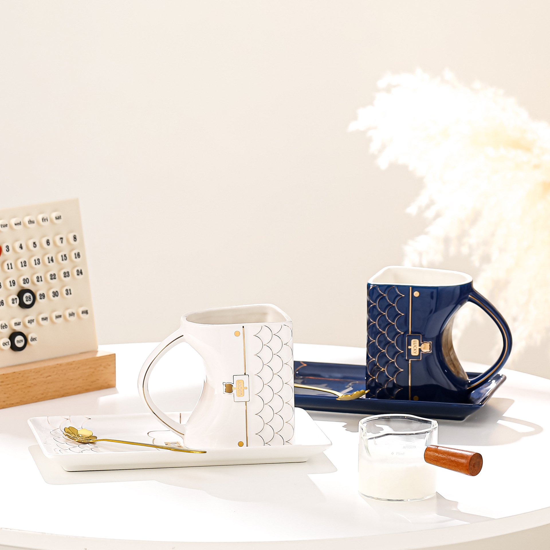 Bolsas creativas de explosión transfronteriza, tazas de café doradas, platos de oficina, tazas de cerámica domésticas, tazas de agua, tazas de leche para desayuno