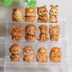 崖柏の木の彫刻の手の件の十二生肖のかわいい動物のデスクトップは文を飾って工芸品の贈り物を遊んで決めます。
