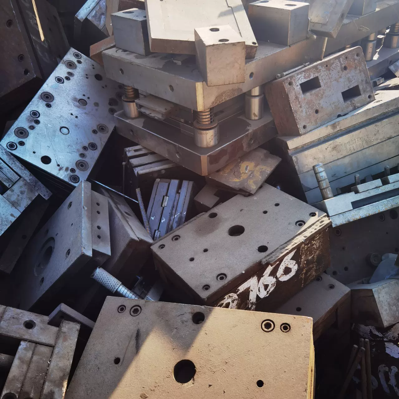 广东长期高价回收报废模具 专业高效回收现款结算