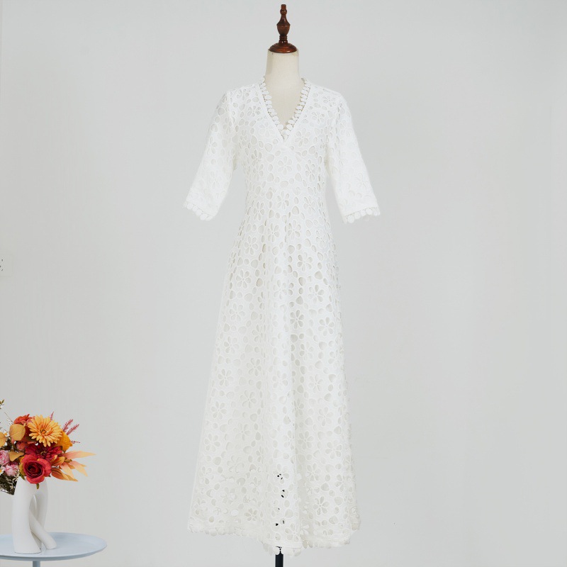 实拍现货法式复古白色V领连衣裙收腰修身大摆蕾丝镂空长裙女礼服