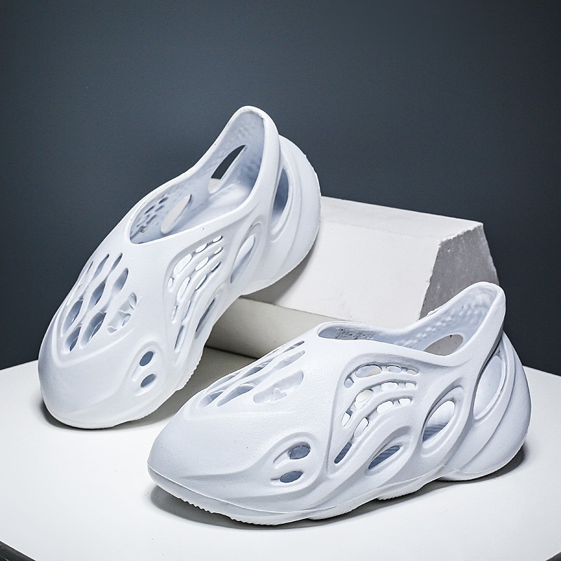 Estilo coreano padre-hijo yezy Coco agujero zapatos pareja de verano Kanye más tamaño sandalias hombres playa vadear zapatillas de moda