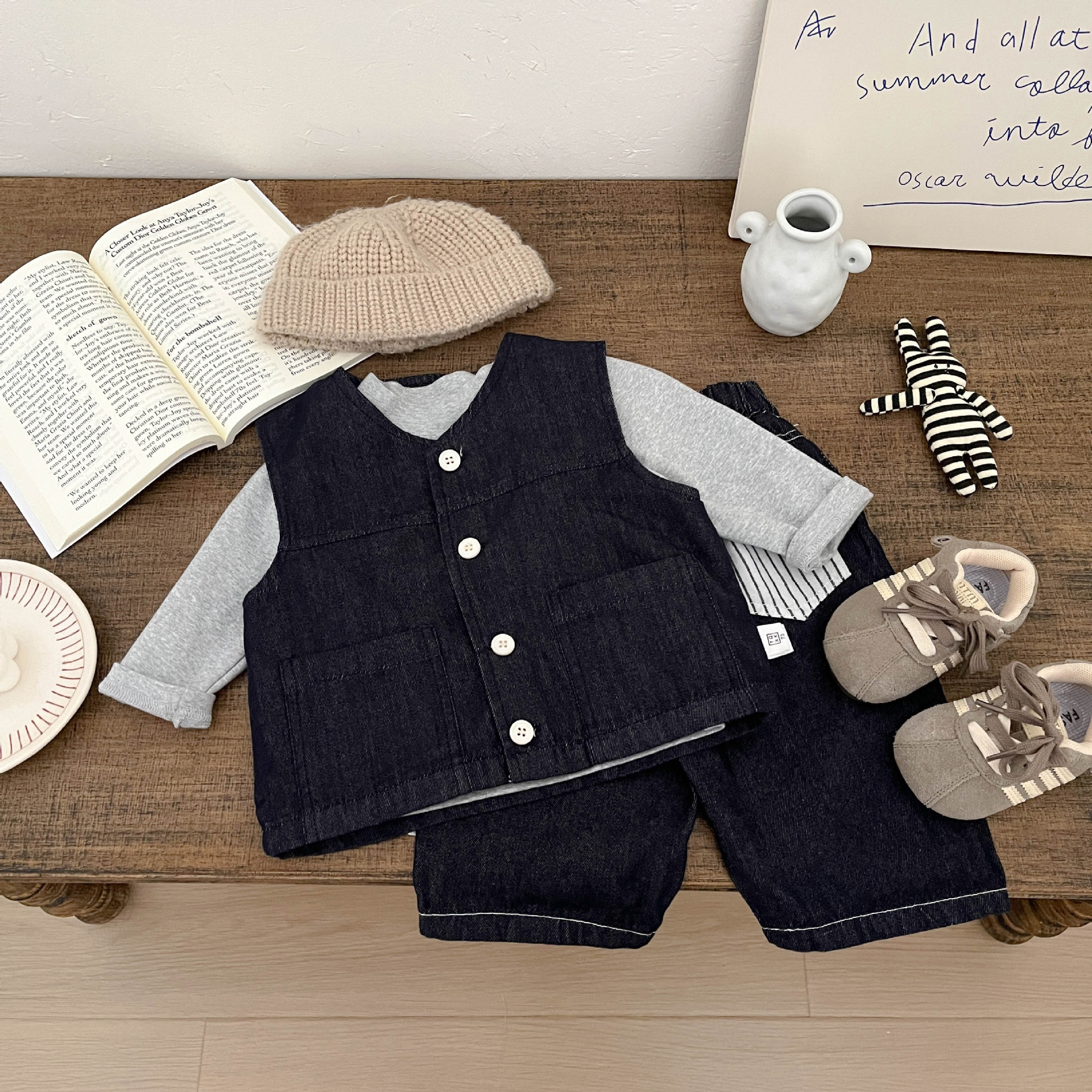 Jeans de primavera coreanos para niños 2026 nuevo chaleco de moda fresco para bebés y niños pequeños doblarse con chaqueta sin mangas