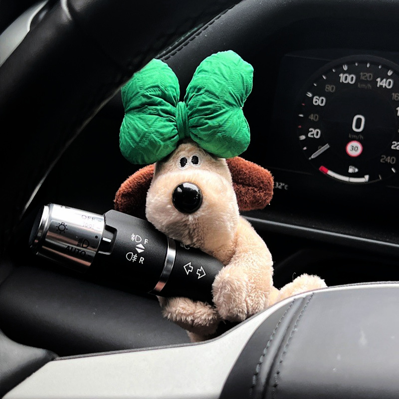 Put the cute butterfly dog gear in the rain gear, turn on the turn signal gear, and decorate the gear.